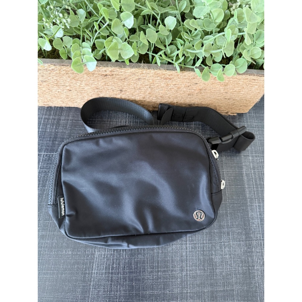 Lululemon Everywhere Belt Bag 1L Black Nylon Fanny Pack Waist Bag